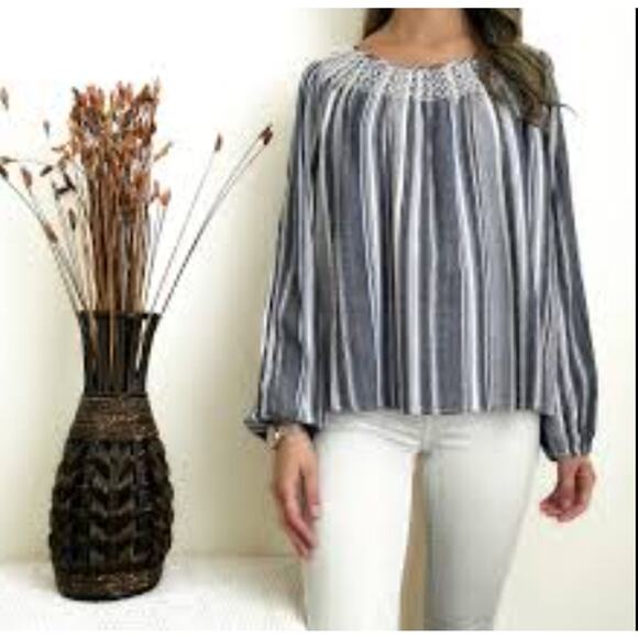 Crown & Ivy Flowy Top Small Metallic Thread` - Picture 1 of 7